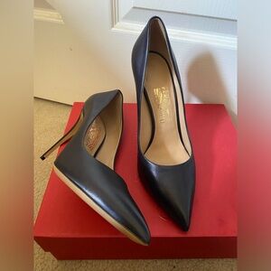 Black pumps (so Kate)